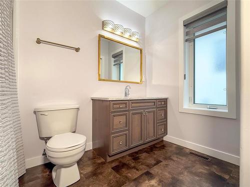 31 Hanbury Place, Brandon, MB - Indoor Photo Showing Bathroom