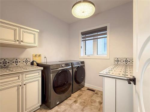 31 Hanbury Place, Brandon, MB - Indoor Photo Showing Laundry Room