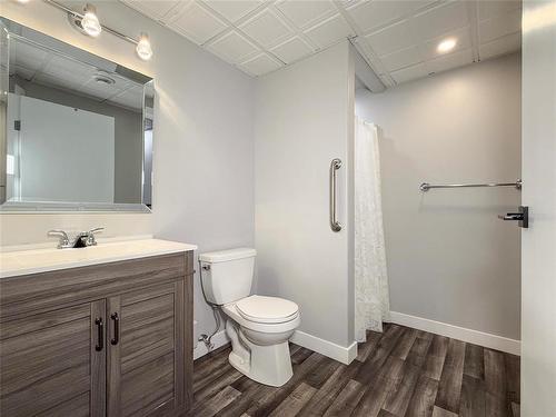 31 Hanbury Place, Brandon, MB - Indoor Photo Showing Bathroom