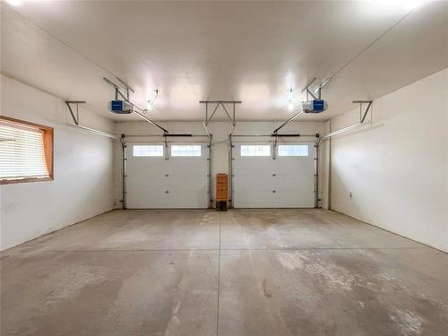 31 Hanbury Place, Brandon, MB - Indoor Photo Showing Garage