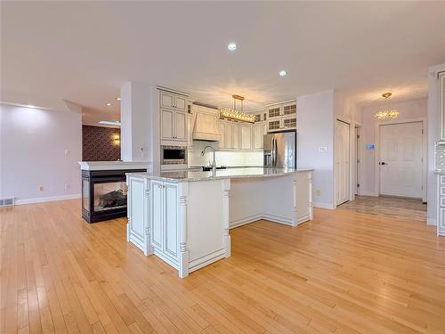 31 Hanbury Place, Brandon, MB - Indoor Photo Showing Kitchen