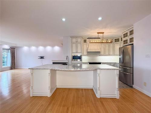 31 Hanbury Place, Brandon, MB - Indoor Photo Showing Kitchen With Upgraded Kitchen