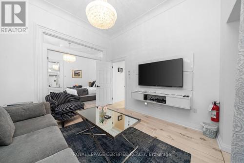 125 Picton Main Street, Prince Edward County, ON - Indoor Photo Showing Living Room