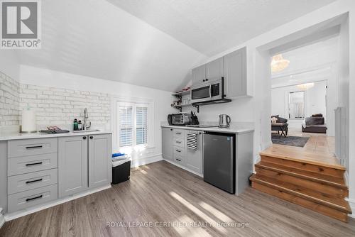 125 Picton Main Street, Prince Edward County, ON - Indoor Photo Showing Kitchen