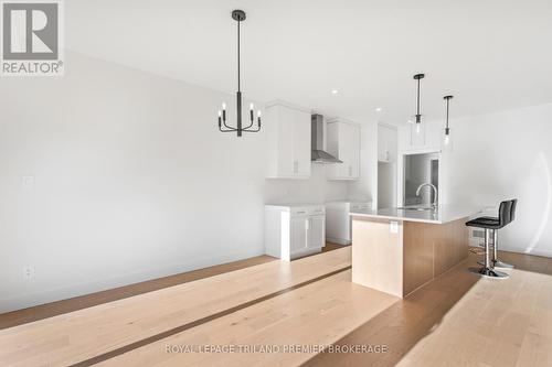 258 Hesselman Crescent, London, ON - Indoor Photo Showing Kitchen