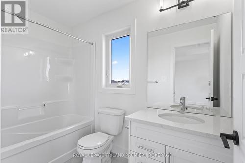 258 Hesselman Crescent, London, ON - Indoor Photo Showing Bathroom