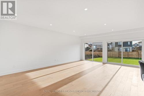 258 Hesselman Crescent, London, ON - Indoor Photo Showing Other Room