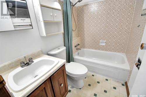 1614 Bradwell Avenue, Saskatoon, SK - Indoor Photo Showing Bathroom