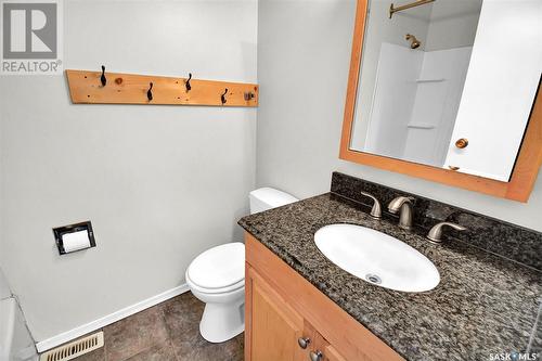 1614 Bradwell Avenue, Saskatoon, SK - Indoor Photo Showing Bathroom