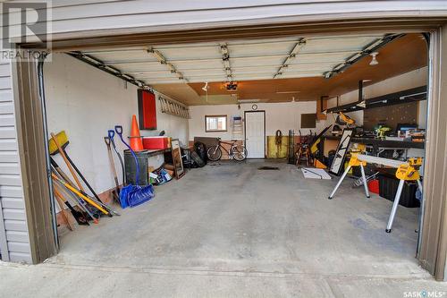 1614 Bradwell Avenue, Saskatoon, SK - Indoor Photo Showing Garage