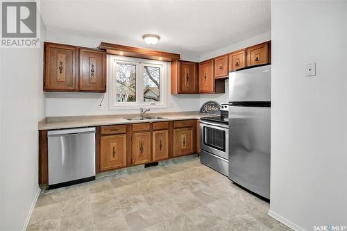 1614 Bradwell Avenue, Saskatoon, SK - Indoor Photo Showing Kitchen With Double Sink