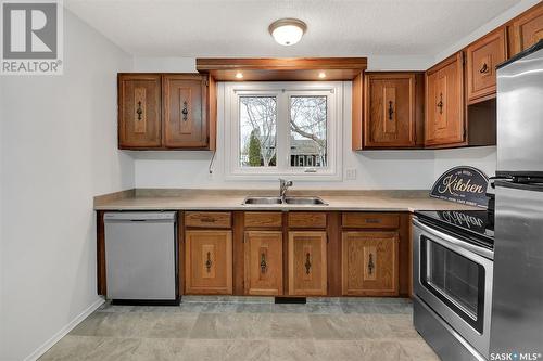 1614 Bradwell Avenue, Saskatoon, SK - Indoor Photo Showing Kitchen With Double Sink