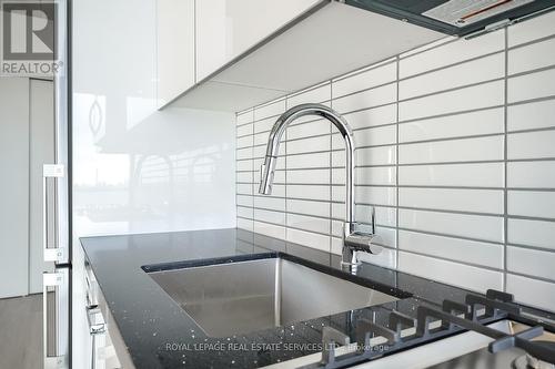 1414 - 195 Mccaul Street, Toronto, ON - Indoor Photo Showing Kitchen