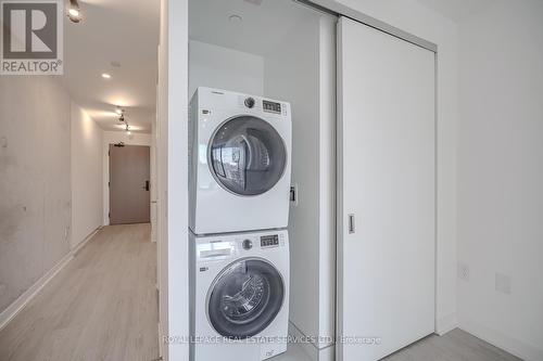 1414 - 195 Mccaul Street, Toronto, ON - Indoor Photo Showing Laundry Room