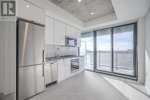 1414 - 195 Mccaul Street, Toronto, ON - Indoor Photo Showing Kitchen With Stainless Steel Kitchen With Upgraded Kitchen