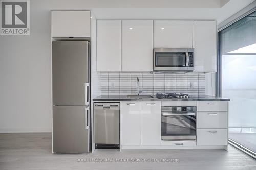 1414 - 195 Mccaul Street, Toronto, ON - Indoor Photo Showing Kitchen With Stainless Steel Kitchen With Upgraded Kitchen