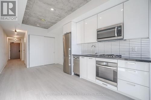 1414 - 195 Mccaul Street, Toronto, ON - Indoor Photo Showing Kitchen With Upgraded Kitchen