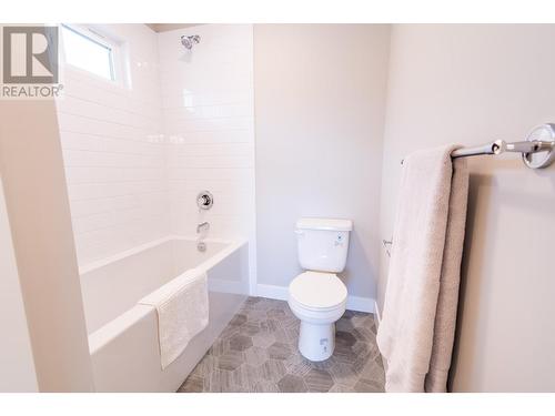 8800 Dallas Drive Unit# 176, Kamloops, BC - Indoor Photo Showing Bathroom