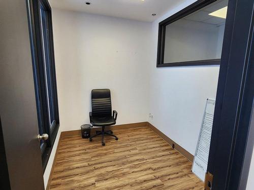 Office - 2430 Boul. Industriel, Laval (Chomedey), QC - Indoor