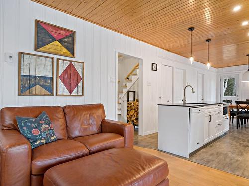 Vue d'ensemble - 932 Ch. Du Lac-Chaud, La Macaza, QC - Indoor Photo Showing Living Room