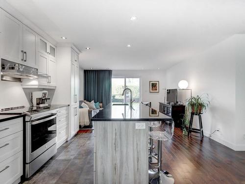 Intergenerational - 1160 Rue De Bougainville, Saint-Bruno-De-Montarville, QC - Indoor Photo Showing Kitchen With Upgraded Kitchen