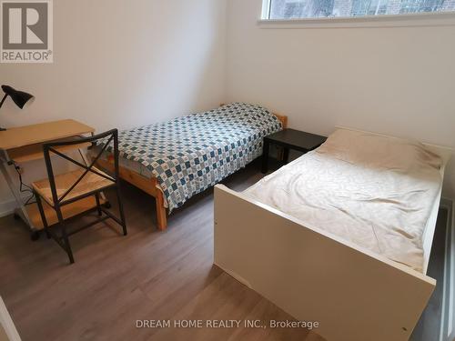 32 - 871 Sheppard Avenue W, Toronto, ON - Indoor Photo Showing Bedroom