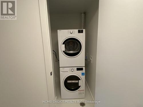 606 - 127 Broadway Avenue N, Toronto, ON - Indoor Photo Showing Laundry Room