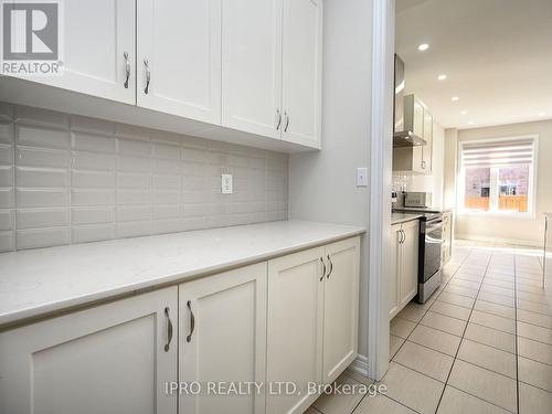 29 Junior Road, Brampton, ON - Indoor Photo Showing Kitchen