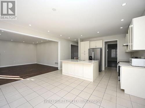 29 Junior Road, Brampton, ON - Indoor Photo Showing Kitchen