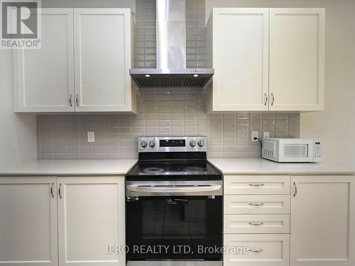 29 Junior Road, Brampton, ON - Indoor Photo Showing Kitchen