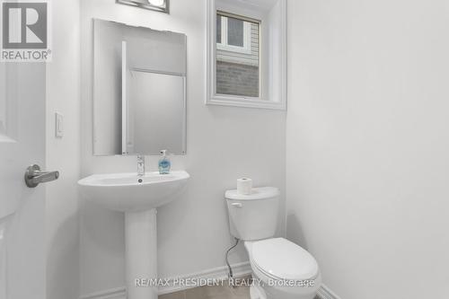 48 Brown Street, Erin, ON - Indoor Photo Showing Bathroom