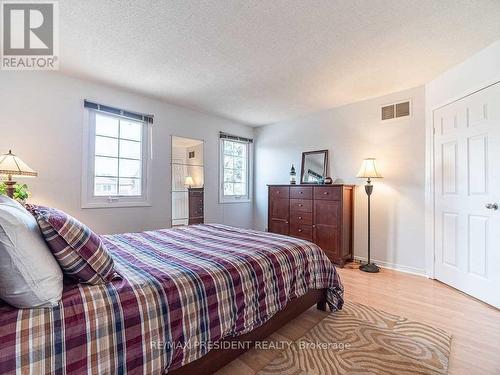 423 Brownridge Drive, Vaughan, ON - Indoor Photo Showing Bedroom