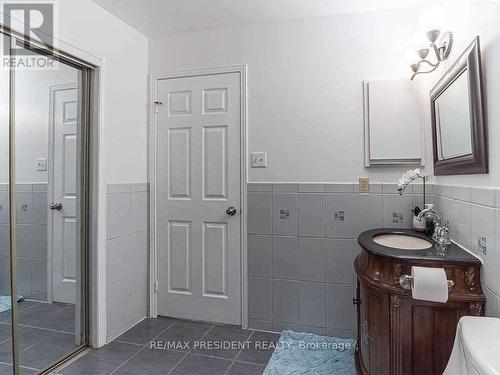 423 Brownridge Drive, Vaughan, ON - Indoor Photo Showing Bathroom