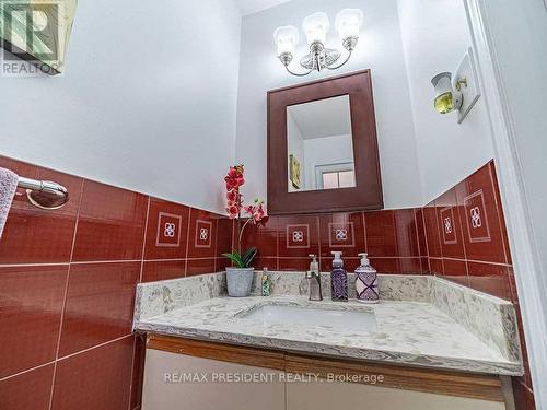 423 Brownridge Drive, Vaughan, ON - Indoor Photo Showing Bathroom