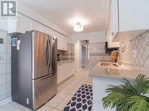 423 Brownridge Drive, Vaughan, ON - Indoor Photo Showing Kitchen With Double Sink