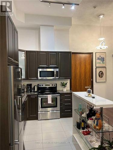 408 - 500 Sherbourne Street, Toronto, ON - Indoor Photo Showing Kitchen