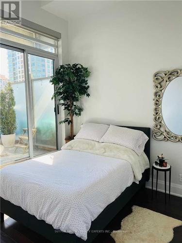 408 - 500 Sherbourne Street, Toronto, ON - Indoor Photo Showing Bedroom