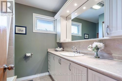 96 Purdy Crescent, Hamilton, ON - Indoor Photo Showing Bathroom