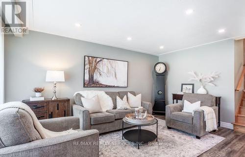 96 Purdy Crescent, Hamilton, ON - Indoor Photo Showing Living Room