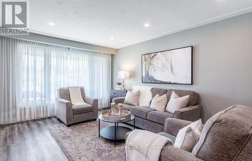 96 Purdy Crescent, Hamilton, ON - Indoor Photo Showing Living Room