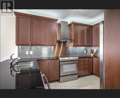 16 Mcechearn Crescent E, Caledon, ON - Indoor Photo Showing Kitchen