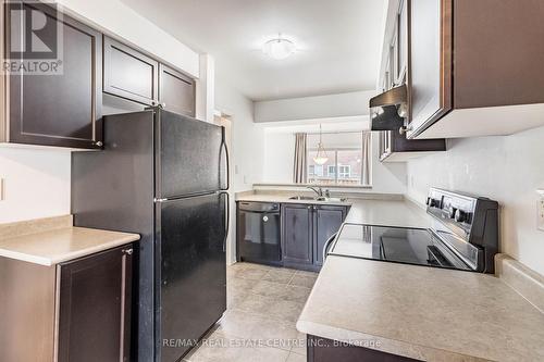 782 Johnson Heights, Milton, ON - Indoor Photo Showing Kitchen With Double Sink