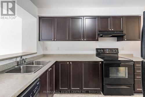 782 Johnson Heights, Milton, ON - Indoor Photo Showing Kitchen With Double Sink