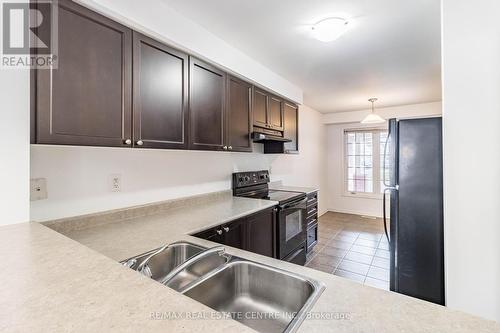 782 Johnson Heights, Milton, ON - Indoor Photo Showing Kitchen With Double Sink