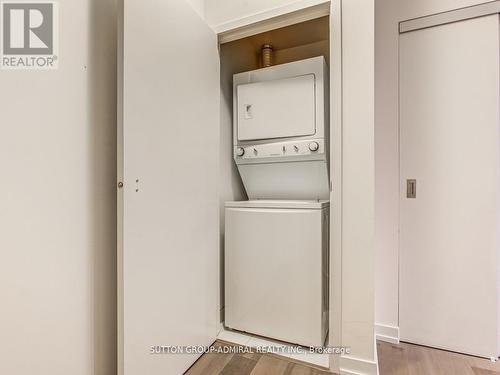 623 - 98 Lillian Street, Toronto, ON - Indoor Photo Showing Laundry Room