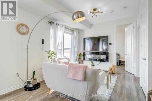 507 - 1148 Dragonfly Avenue, Pickering, ON - Indoor Photo Showing Living Room