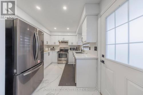 59 Prince Charles Way, Markham, ON - Indoor Photo Showing Kitchen