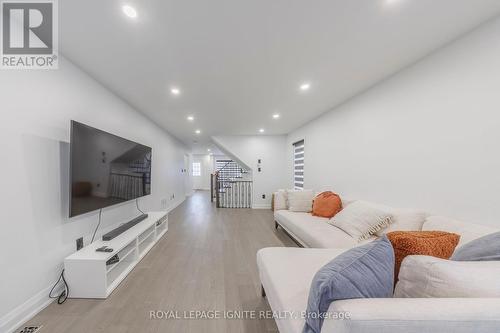 59 Prince Charles Way, Markham, ON - Indoor Photo Showing Living Room