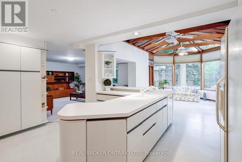 18 Burnt Log Crescent, Toronto, ON - Indoor Photo Showing Kitchen