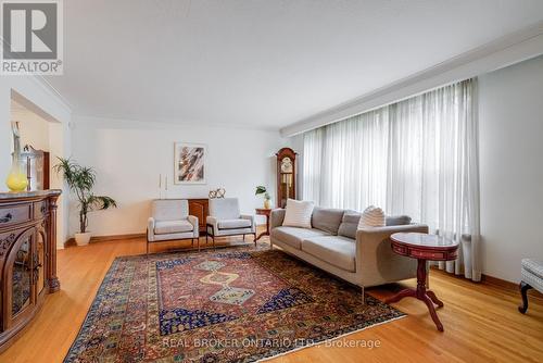 18 Burnt Log Crescent, Toronto, ON - Indoor Photo Showing Living Room